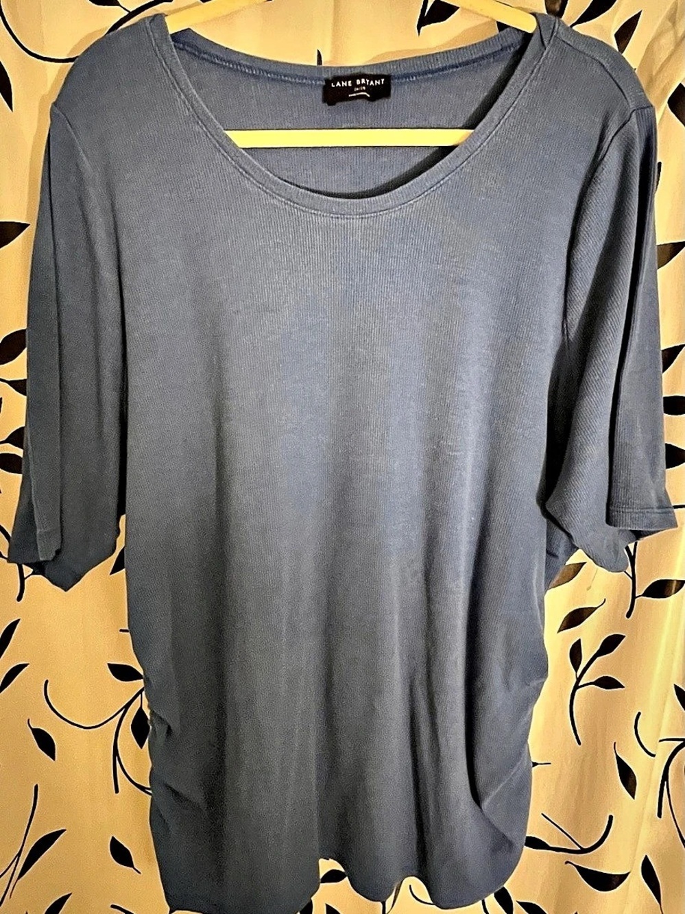 Lane Bryant Short Sleeve Top in Gray Size 26/28 Like New